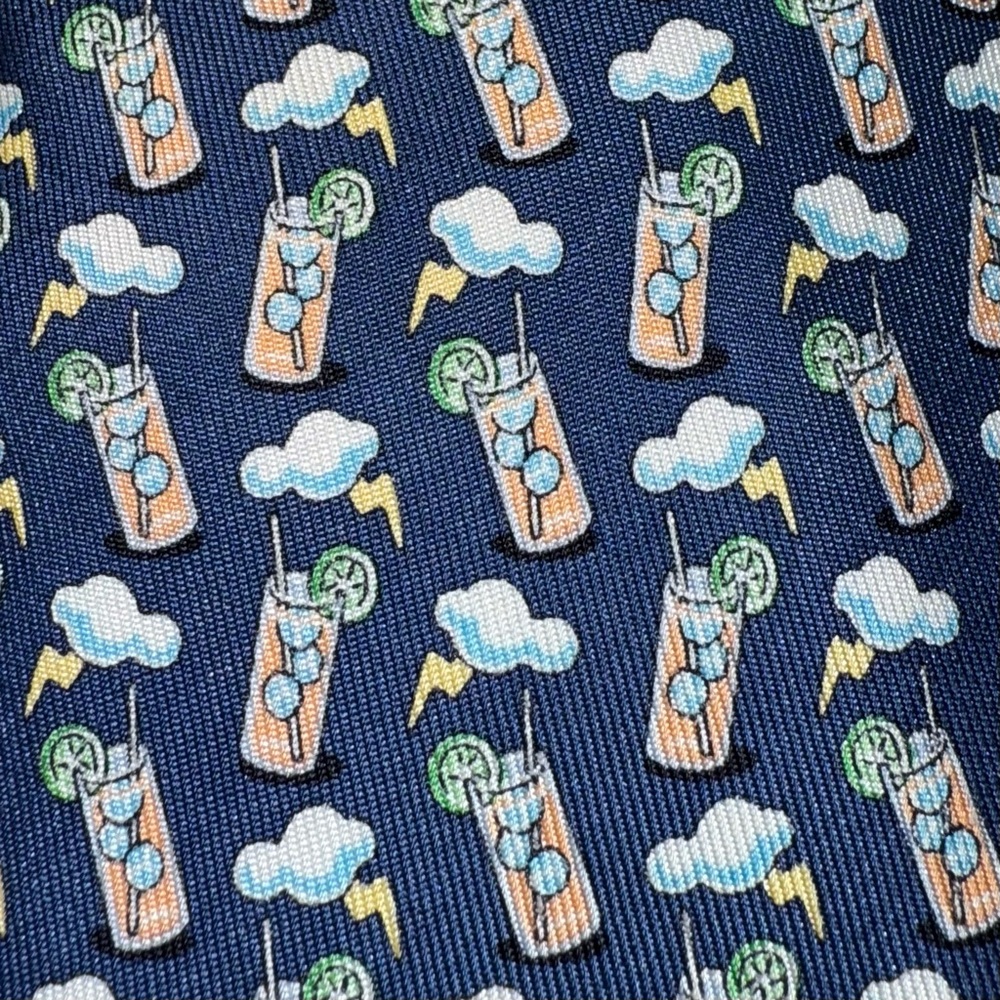 Vineyard Vines Dark and Stormy Navy Silk Tie Drink‎ and Cloud Pattern NEW